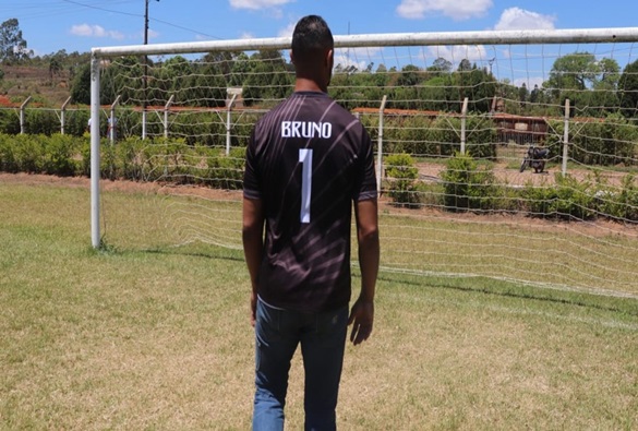 Presidente do Flu de Feira confirma negociação com goleiro Bruno e defende atleta ao dizer que pagou pelo que fez