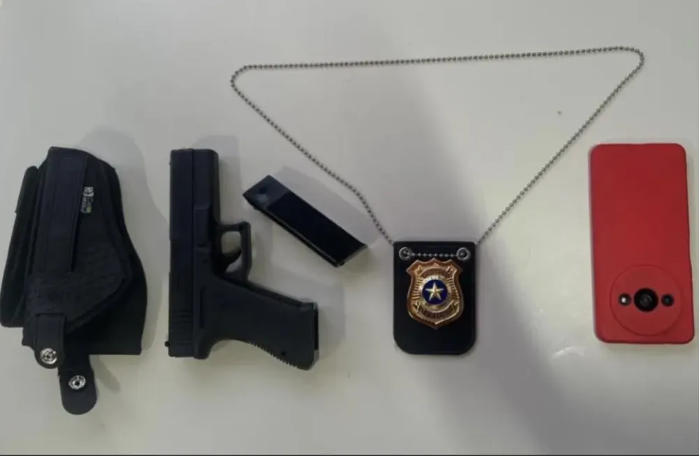Homem é detido em Rio do Pires com arma e distintivo falsos