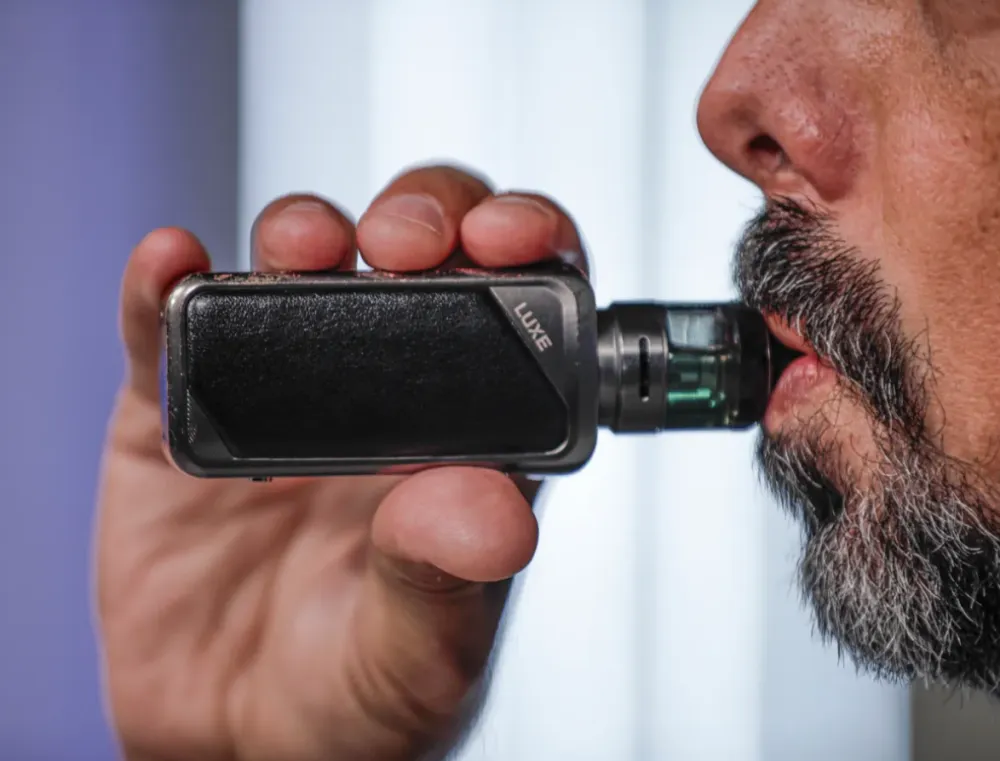 Plataformas digitais terão 48 horas para retirar anúncios de cigarros eletrônicos