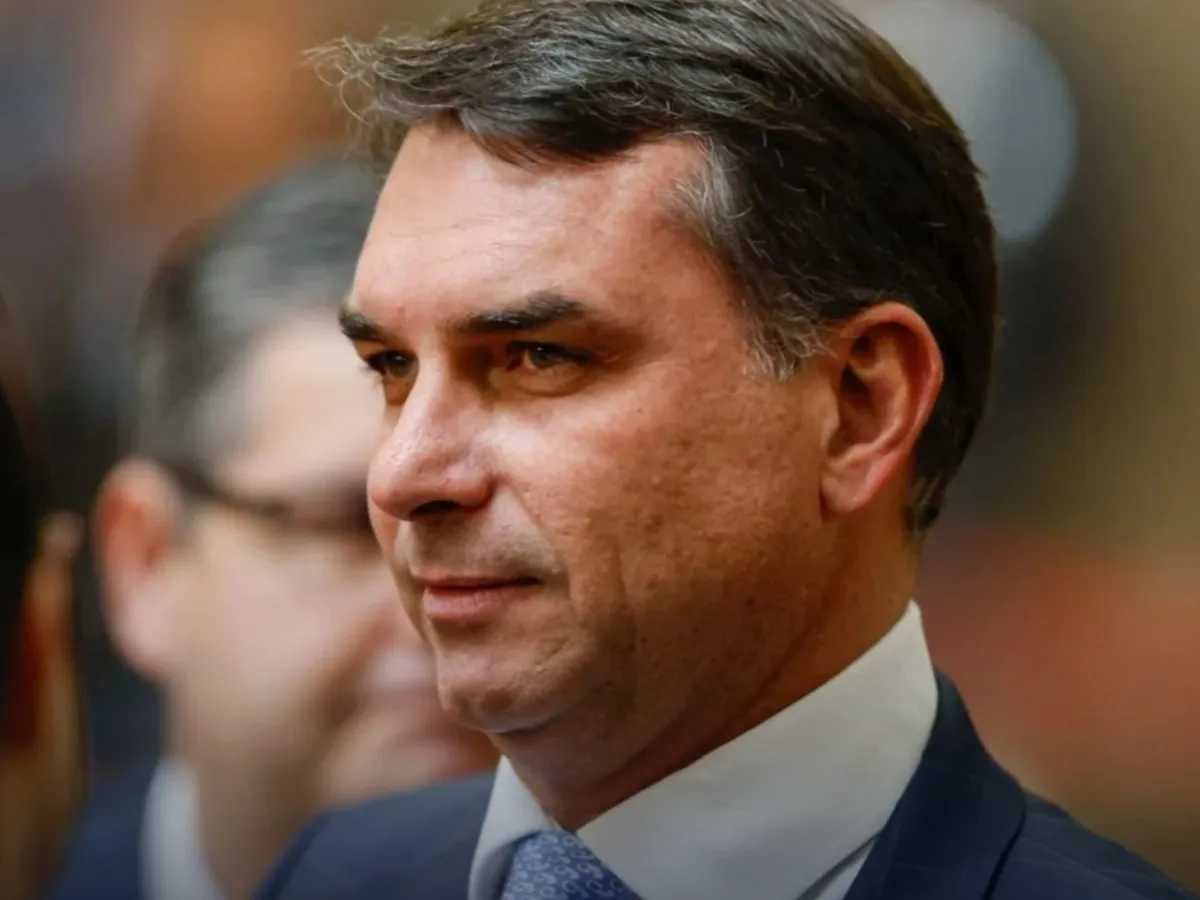 Flávio Bolsonaro teria chegado aos EUA, afirma empresário mexicano