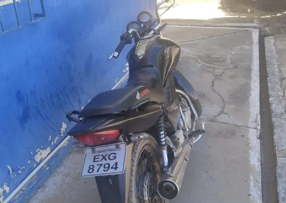 Polícia Militar recupera motocicleta roubada em Livramento