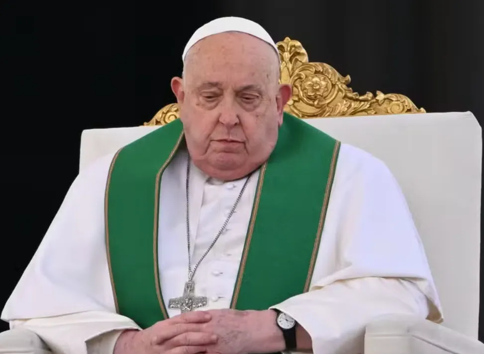 Papa Francisco apresenta melhora após ser internado com pneumonia bilateral