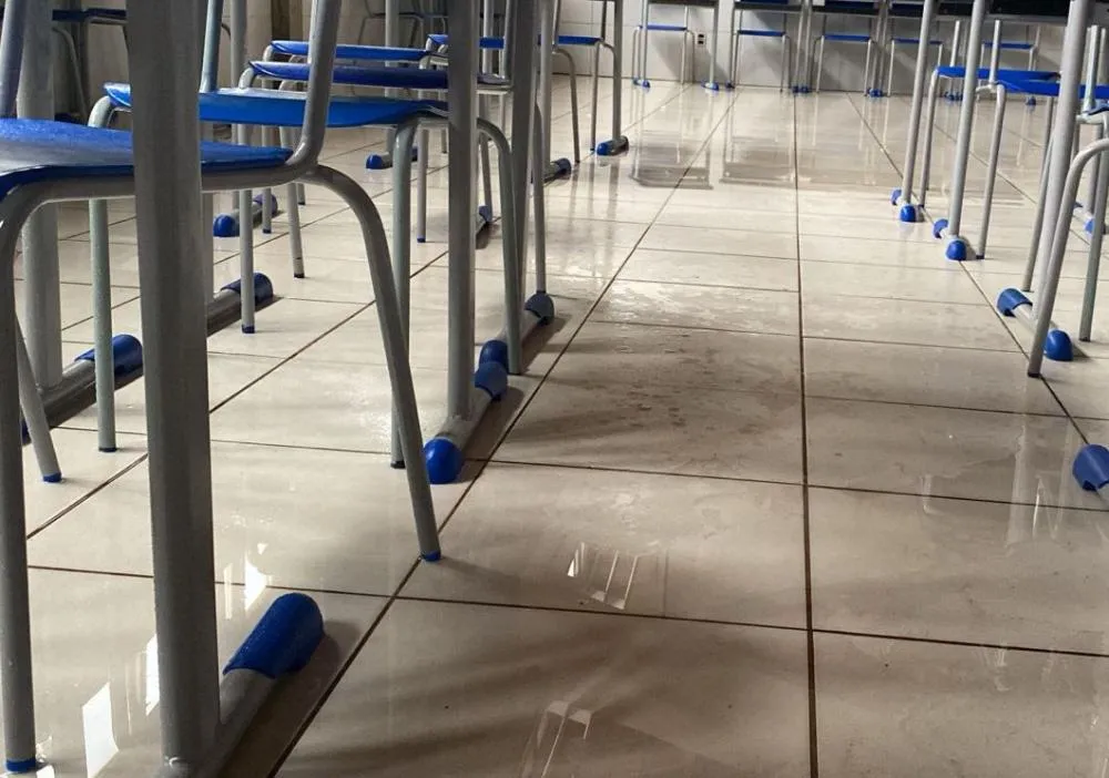 Líder municipal denuncia problemas de infraestrutura no Colégio Estadual João Vilas Boas em Livramento