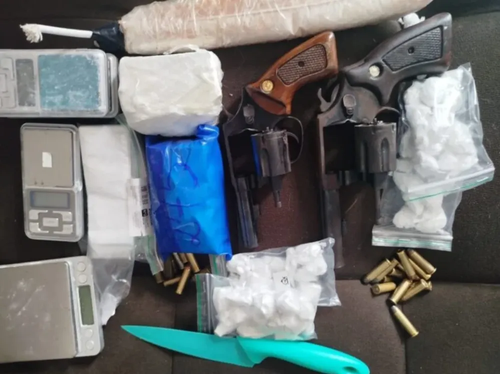 Polícia Militar apreende materiais ilícitos e recupera veículo roubado em Vitória da Conquista