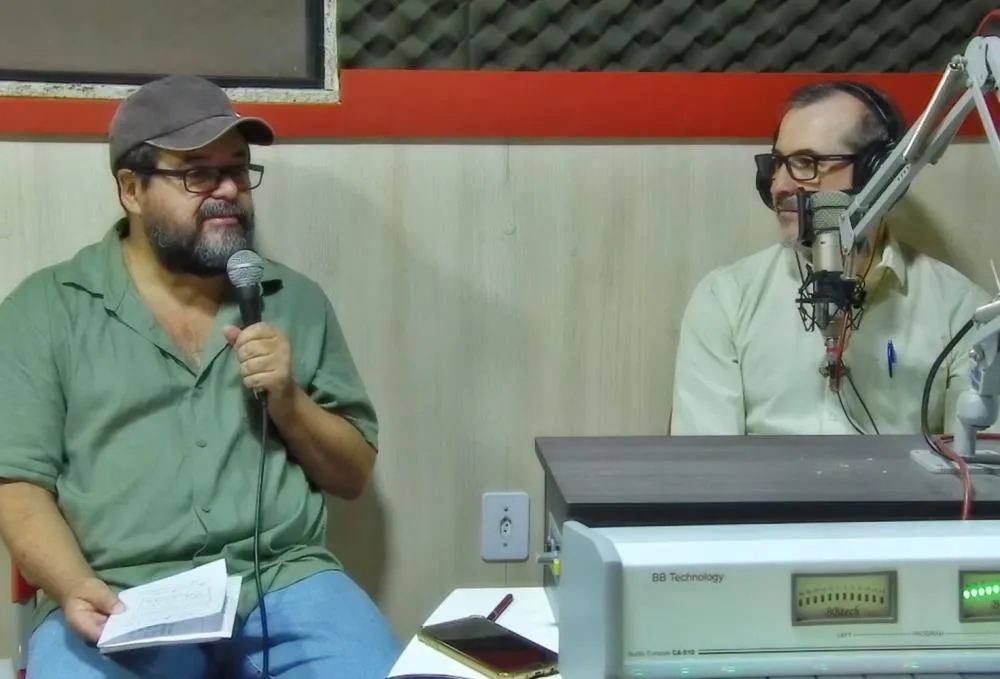 Dom Vicente recebe Prof. Romero Venâncio no programa A Voz do Bispo