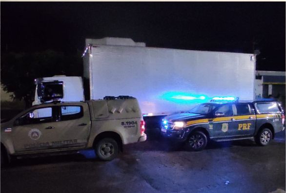 Caminhão com 359 mil maços de cigarros é apreendido na BR-116