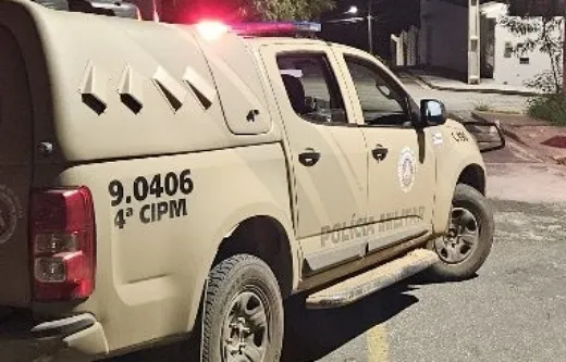 Homem é preso por violência doméstica em Macaúbas após agredir companheira e fugir