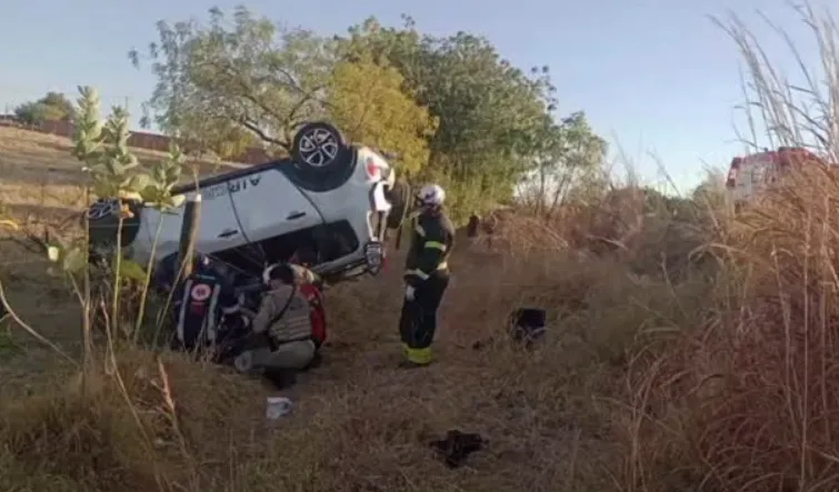 Três pessoas ficam feridas após grave acidente em Candiba