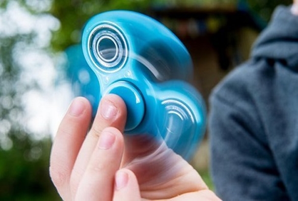 'Hand spinner' é nova febre e não é indicado para crianças com menos de 6 anos