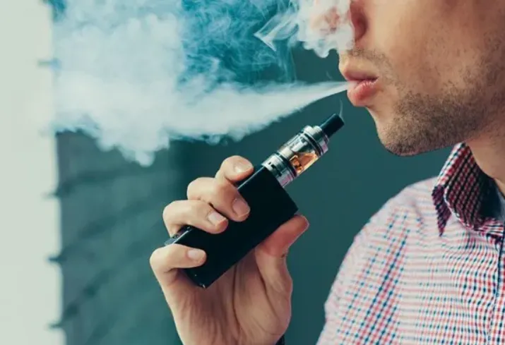 OMS alerta para avanço preocupante do uso de cigarros eletrônicos entre adolescentes