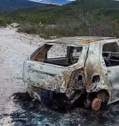 Carro roubado em Ituaçu é encontrado carbonizado em Ibicoara