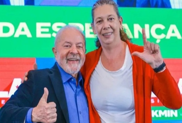 Ex-jogadora de volêi Ana Moser é cotada para assumir Ministério dos Esportes