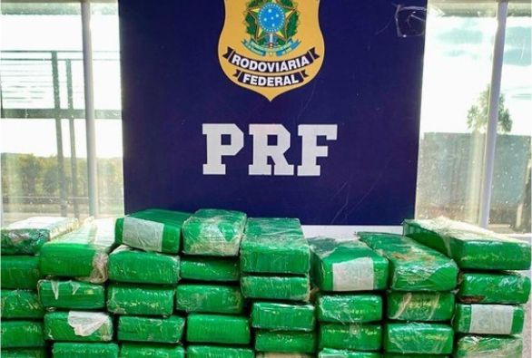 Passageiro de ônibus é preso com 40 kg de maconha em Vitória da Conquista