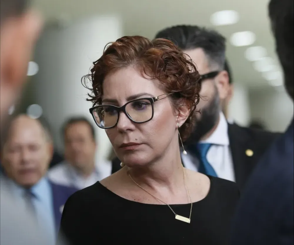 STF anula votação da Câmara e determina perda de mandato de Carla Zambelli