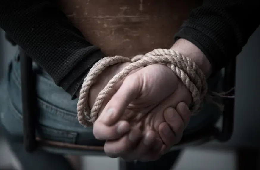 Família é rendida e amarrada por bandidos durante assalto em Brumado