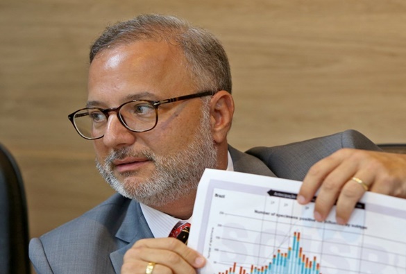 Secretário de Saúde acredita não ser possível realização de festa de Réveillon 