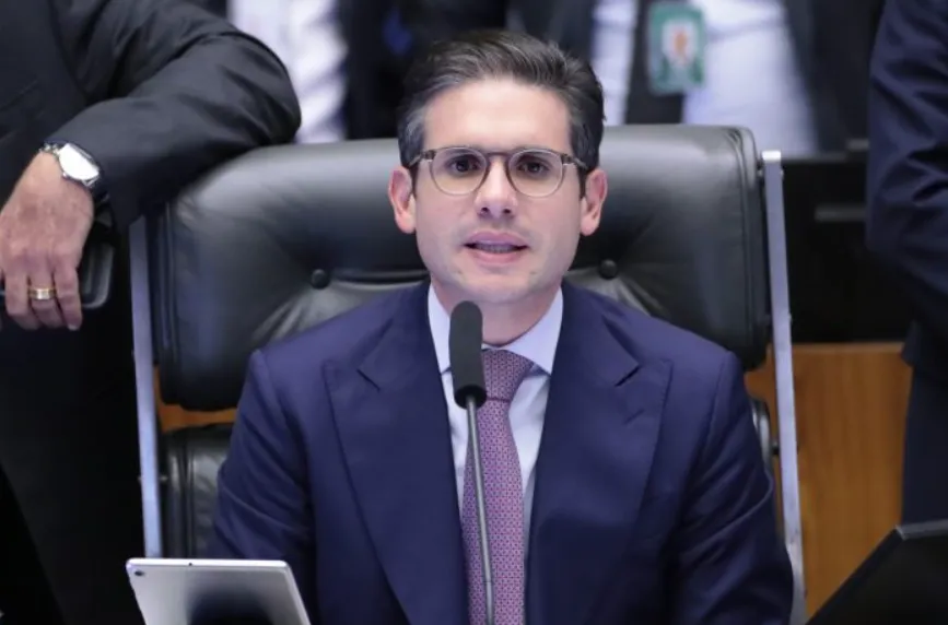 Câmara aprova projeto que protege crianças em ambientes digitais