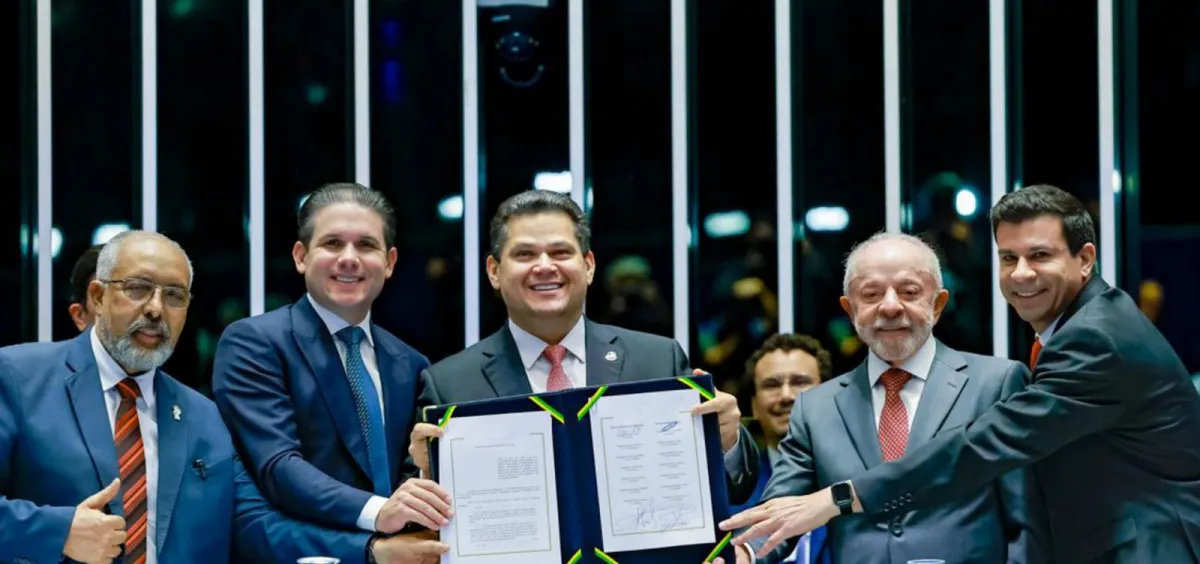 Congresso promulga fim da escala 6x1 e redução gradual da jornada para 40 horas semanais sem corte salarial