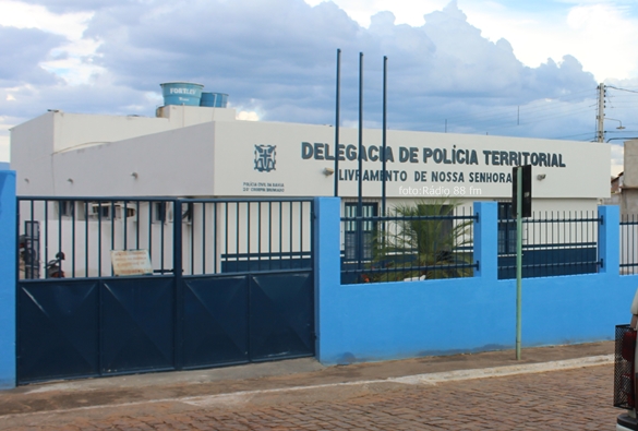 Dois menores são apreendidos  após realizarem furto no centro de Livramento