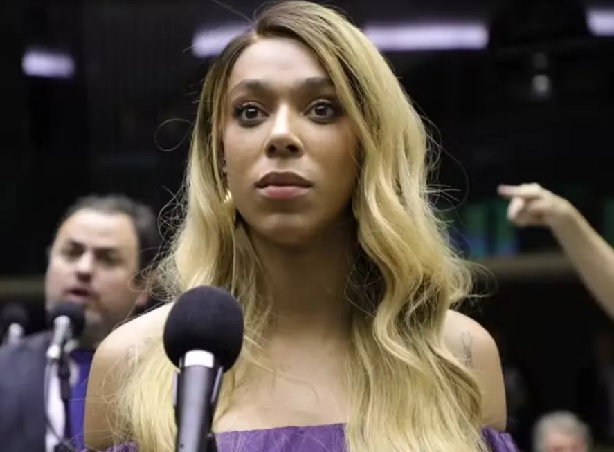  Erika Hilton protocola hoje PEC para extinguir a escala 6x1