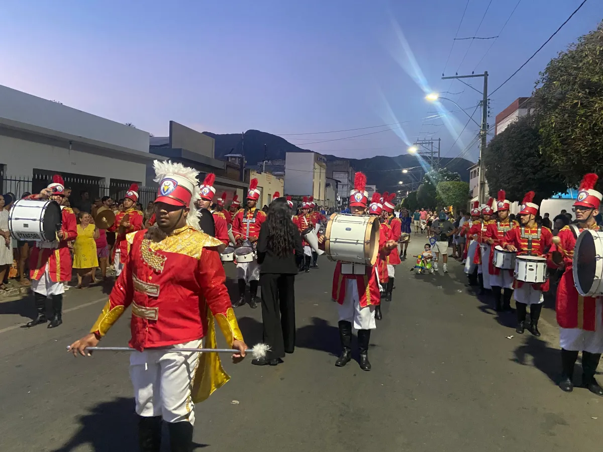 Colégio de Tempo Integral João Vilas Boas reaviva tradição e realiza desfile cívico do 07 de Setembro 