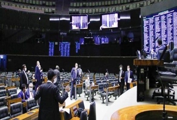 Câmara aprova Medida Provisória do programa Auxílio Brasil com ampliação de famílias beneficiadas