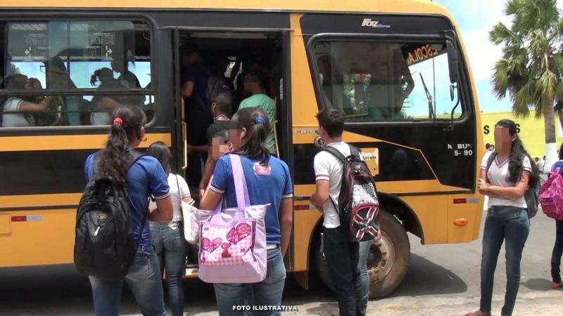Livramento: Transporte escolar não cumpre horário e vira alvo de criticas por parte de aluno