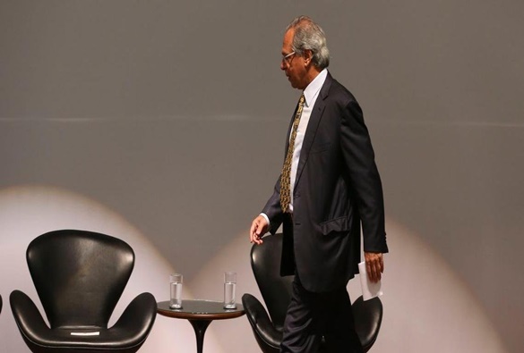 Guedes defende nova modalidade de contratação trabalhista