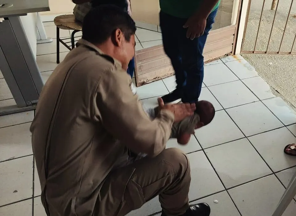 Bebê engasga e é salvo por policiais em Vitória da Conquista