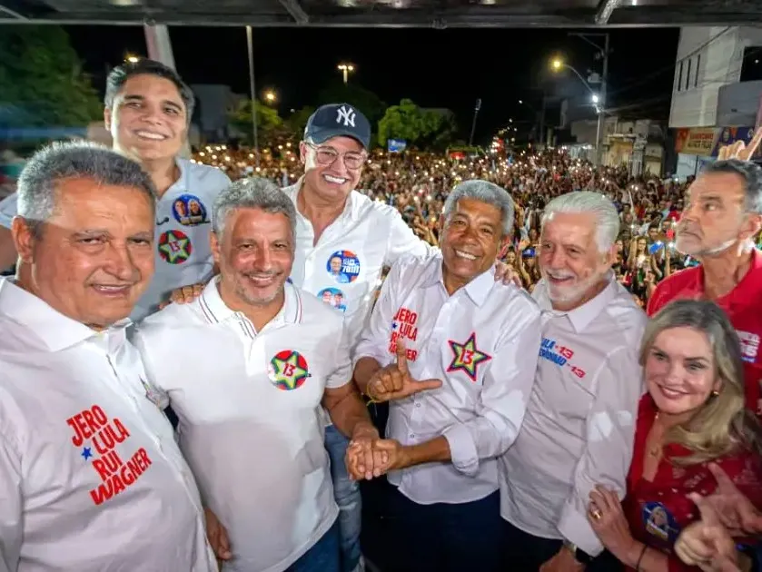 Jerônimo Rodrigues participa de ato de campanha em Guanambi ao lado do prefeito Nal Azevedo