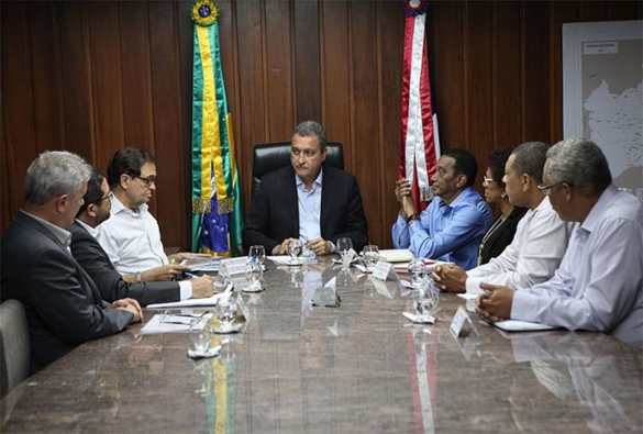 Governo anuncia concurso com 3,4 mil vagas para professores na Bahia