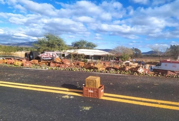 Motorista de Livramento de Nossa Senhora morre preso às ferragens após acidente na BR-122