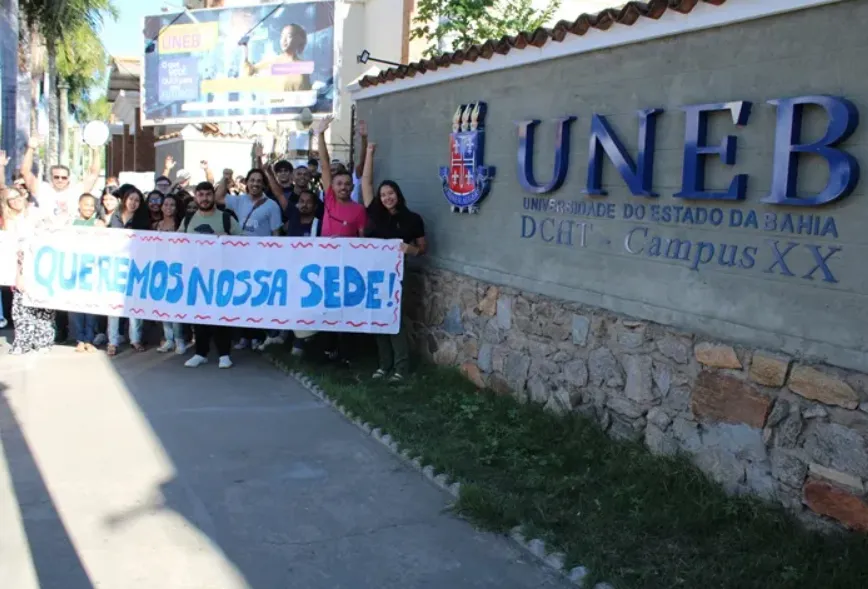 Alunos da UNEB de Brumado fazem manifesto por sede própria
