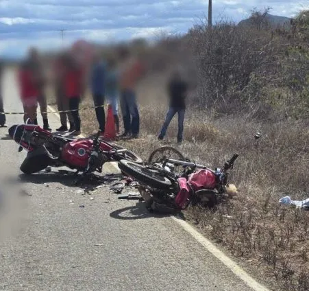 Dois homens morrem em grave acidente em Itanagé