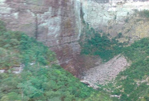 Turista francês de 72 anos morre ao cair da Cachoeira da Fumaça na Chapada Diamantina