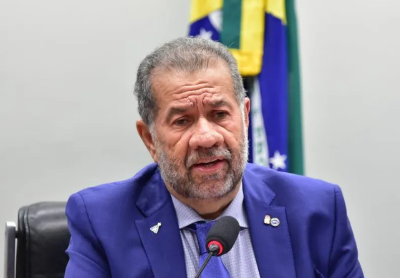 Carlos Lupi deixa o Ministério da Previdência após escândalo do INSS