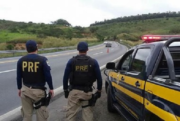 Caminhoneiros bloqueiam rodovias baianas em protesto contra alta do diesel 