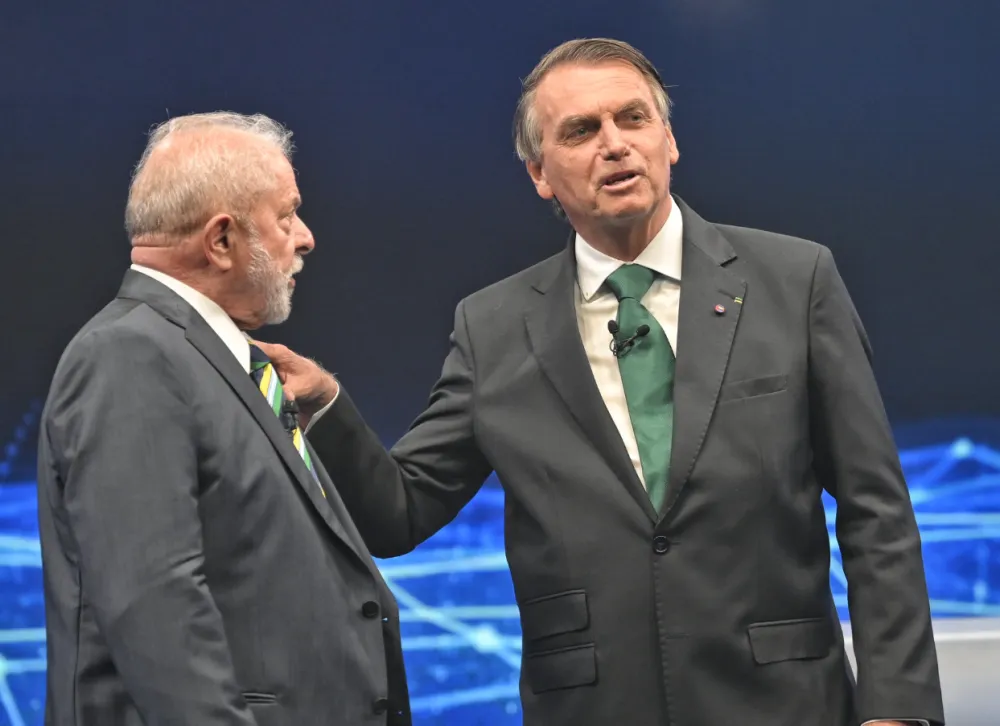 Pesquisa mostra Bolsonaro à frente de Lula em cenário político atual