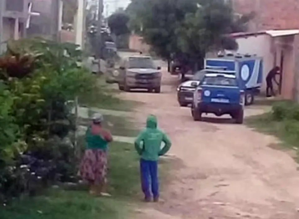 Pai e filho são assassinados a tiros dentro de casa na Bahia