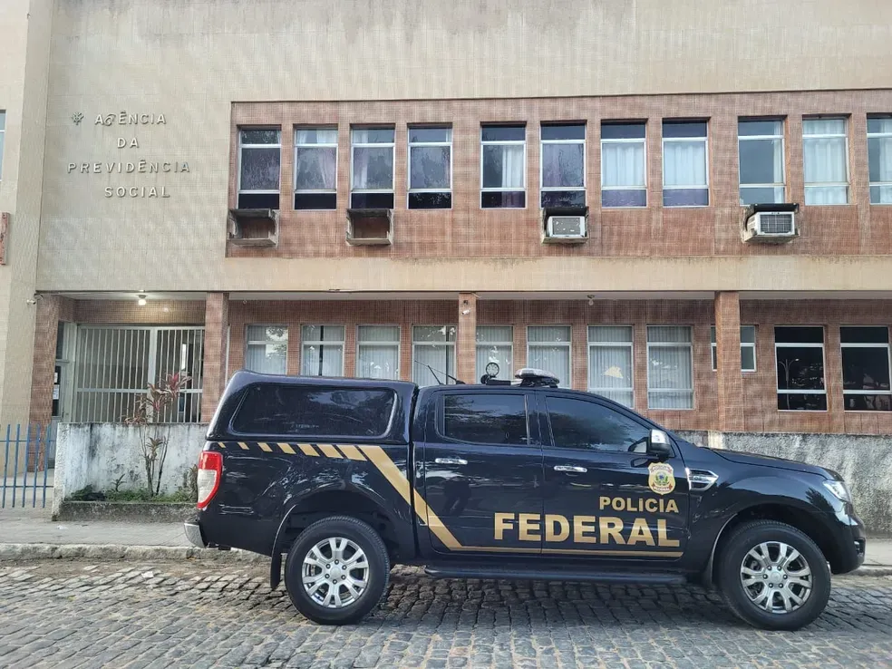 Polícia Federal afasta servidor do INSS suspeito de fraude previdenciária na Bahia