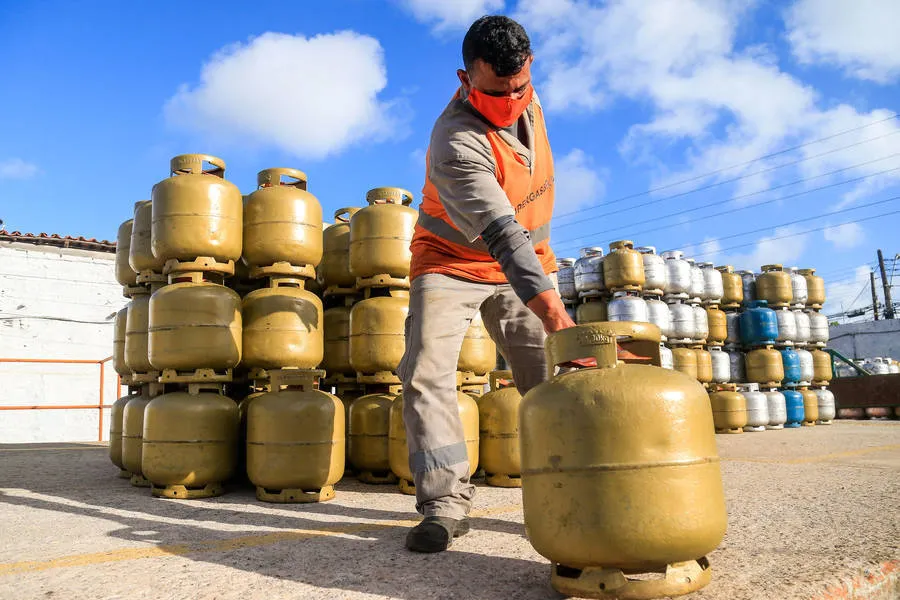 Preço do gás de cozinha sobe mais uma vez na Bahia