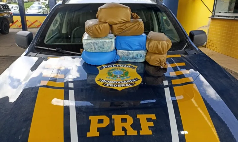 PRF apreende mais de 20 KG de cocaína dentro de ônibus em Feira de Santana