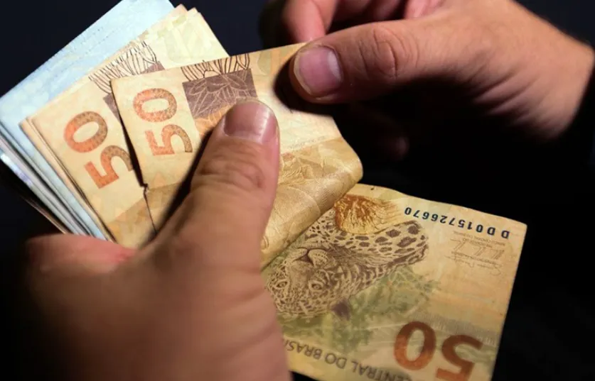 Projeção do Salário Mínimo para 2025 é de R$ 1.521, com base na inflação