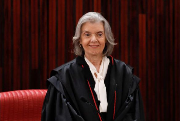 Cármen Lúcia e Nunes Marques são eleitos presidente e vice do TSE