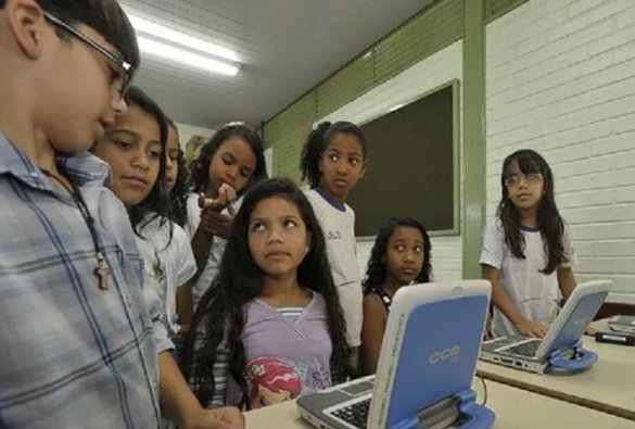 Mais de 25% das escolas públicas baianas têm velocidade da internet abaixo do ideal