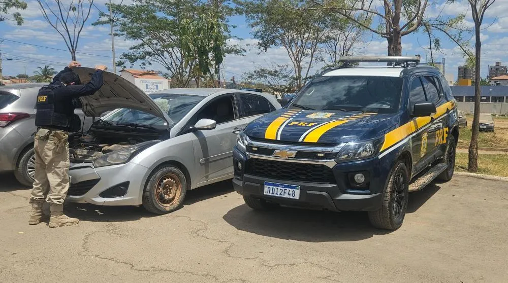 PRF recupera dois veículos furtados em menos de 24 horas em Barreiras