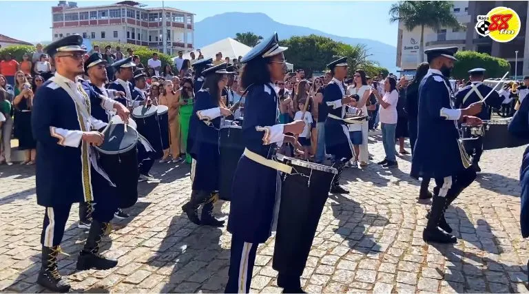 Cerimônia de Hasteamento das Bandeiras Celebra o 7 de Setembro em Livramento