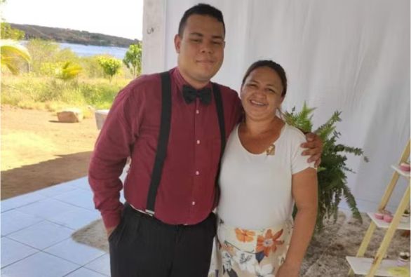 Mãe e filho morrem carbonizados após casa pegar fogo no interior da Bahia