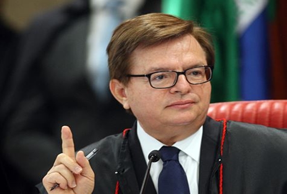 Relator no TSE finaliza voto e pede cassação de chapa Dilma-Temer