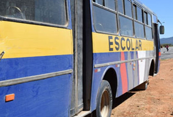 Ex-prefeito de Candiba e mais cinco são acusados de fraude no transporte escolar 